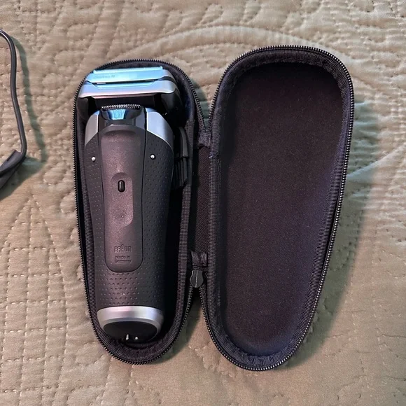 Series 9 Men's Electric Shaver - Silver - Picture 6 of 16